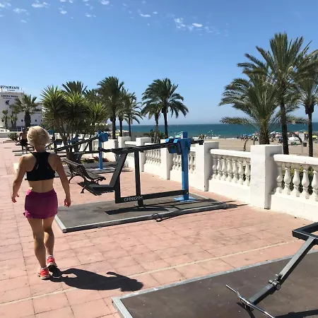 Apartamento First Line, To The Beach, 1 Bed , Sleeps *