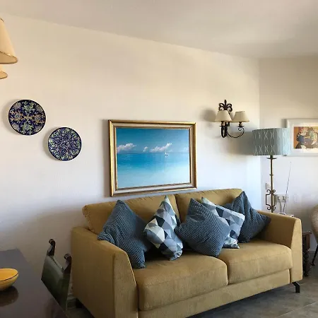 First Line, To The Beach, 1 Bed , Sleeps Apartamento