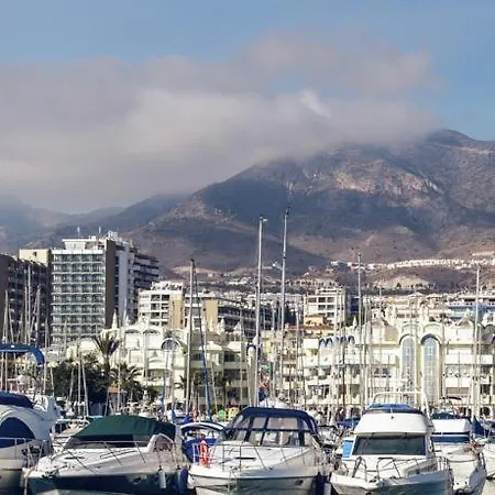 First Line, To The Beach, 1 Bed , Sleeps Apartment *