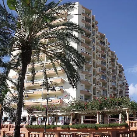 First Line, To The Beach, 1 Bed , Sleeps Apartment