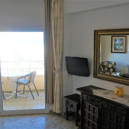 Apartment First Line, To The Beach, 1 Bed , Sleeps
